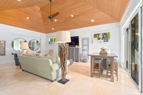 1215 Crestwood Dr, Delray Beach FL  33483-7211 exterior