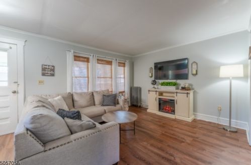 220 Locust St, Roselle Park NJ  07204-2226 exterior
