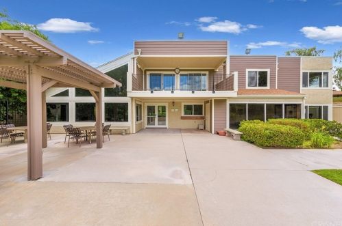 20056 Avenue Of The Oaks, Santa Clarita CA  91321-1361 exterior