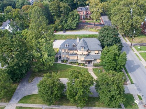 301 Mercer St, New Castle, PA 16101-3635