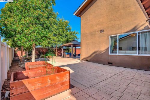 1042 Lomitas Ave, Livermore CA  94550-6436 exterior