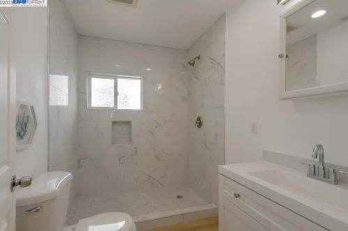 1802 88th Ave, Oakland CA  94621-1008 exterior