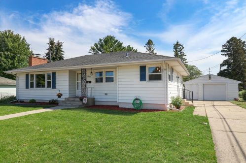 1717 36th St, Kenosha, WI 53140-5425