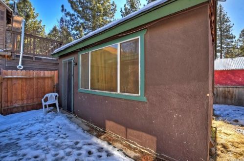 926 Country Club Blvd, Big Bear City CA  92314-9048 exterior