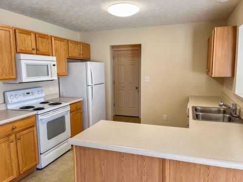 115 Springhouse Dr, Englewood OH  45322-8795 exterior