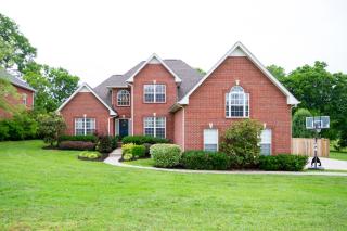 1018 Kellyn Ln, Hendersonville, TN 37075-8796