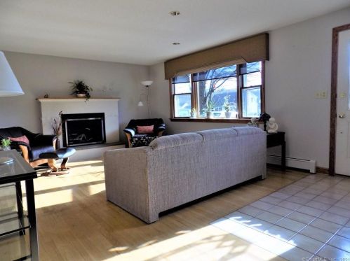 282 Hayden Sta Rd, Windsor CT 06095-1407 exterior