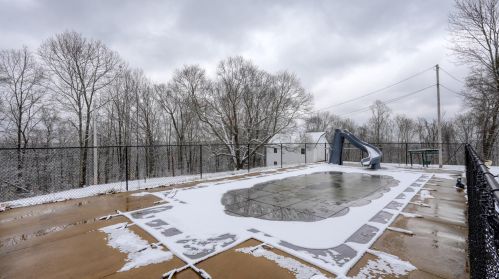 10272 Frd Rd, Cambridge OH  43725-9521 exterior