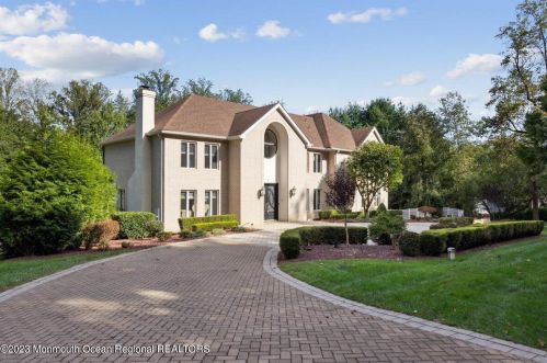 4 Beaver Hill Rd, Morganville, NJ 07751-9743
