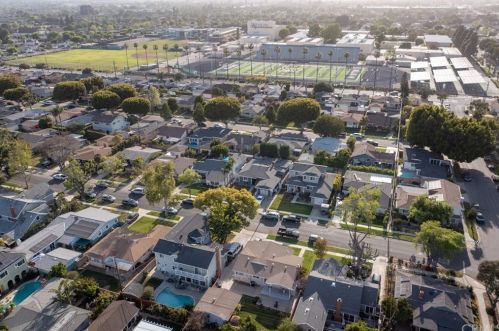 2845 Iroquois Ave, Long Beach CA  90815-1509 exterior