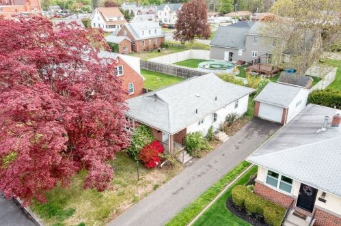 23 Moore St, Chicopee, MA 01013-3401