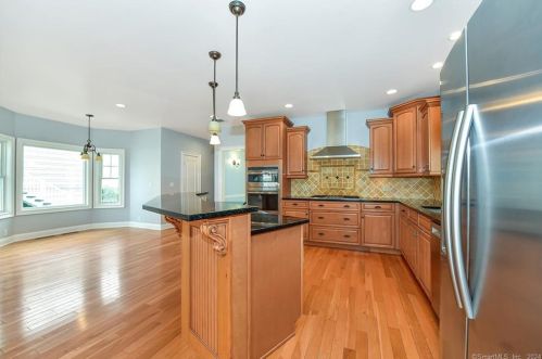 6 Nolan St, Norwalk CT  06850-2525 exterior