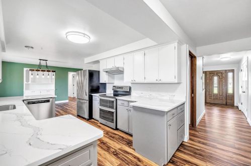 2049 Riverside Dr, Green Bay, WI 54313-8054