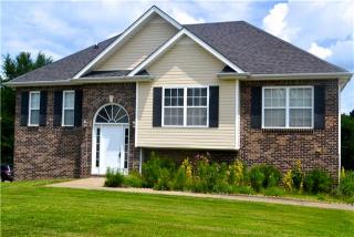 1402 Ambleside Dr, Clarksville, TN 37040-8576