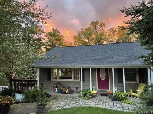 21 Ridge Rd, Cornwall, NY 12518-1608