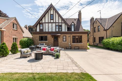 325 50th St, Milwaukee, WI 53208-3633