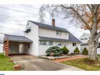 33 Iroquois Rd, Levittown, PA 19057-2307