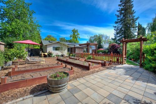 1000 Woodridge Dr, Vacaville CA  95687-6440 exterior