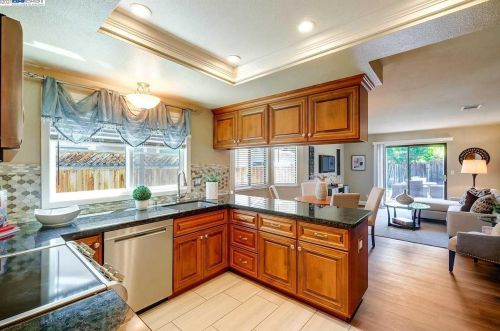 3530 Whitehall Ct, Pleasanton CA  94588-3507 exterior