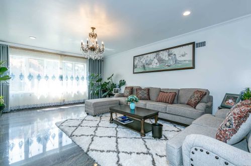 18 Linden Ln, Westbury NY  11568-1610 exterior