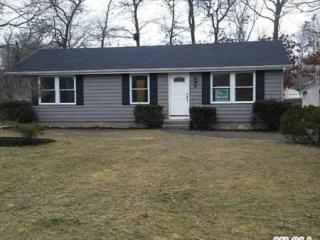 77 Southaven Ave, Manor Park, NY 11950-3934