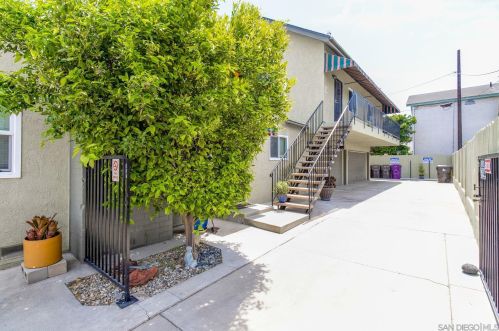 3616 10th St, Long Beach CA  90804-3906 exterior