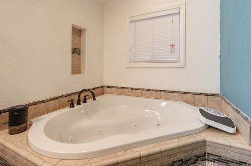 15226 Calle Los Hidalgos, Santa Clarita CA  91390-1035 exterior