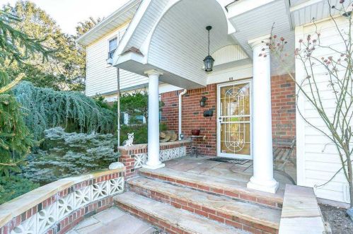 69 Walter Ave, Hicksville NY  11801-5354 exterior
