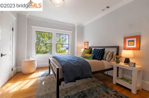 418 45 St, Oakland CA 94609-2135 exterior