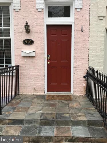 910 New Hampshire Ave, Washington, DC 20037-2301