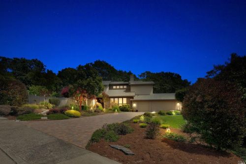 3900 Rock Springs Dr, Santa Rosa, CA 95405-5564