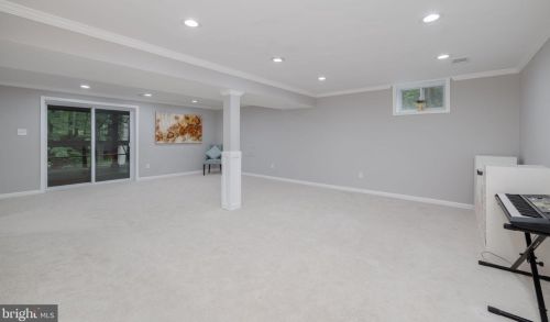 6251 Garretson St, Springfield VA  22015-3521 exterior