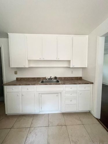 15 Benedict Ct, Norwalk CT  06850-2802 exterior