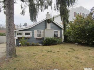 23 Colonial Rd, Copiague, NY 11726-3503