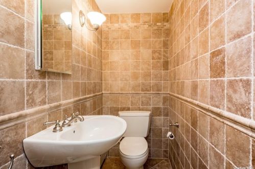 34 Flower Ln, Muttontown NY  11753-2312 exterior