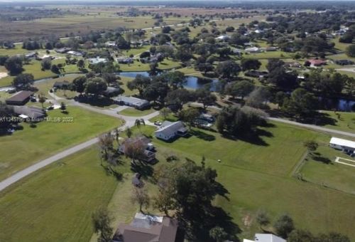 417 Cherry Tree Dr, Sebring FL  33876-6166 exterior