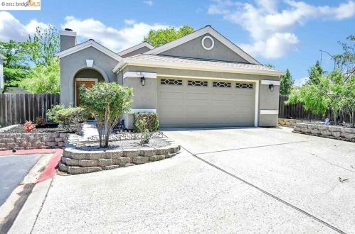15 Golden Eagle Ct, Oakley, CA 94561-3403