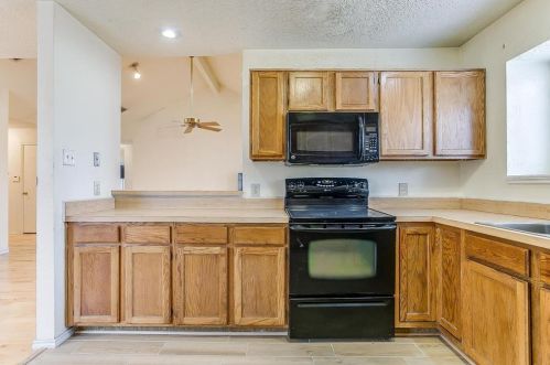 816 Bentle St, Cedar Hill TX 75104-9244 exterior