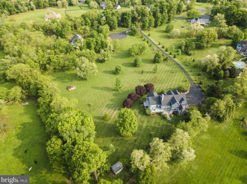 17621 Stonegait Ct, Round Hill VA  20141-2264 exterior