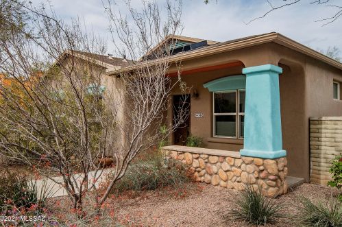 472 Laos St, Tucson, AZ 85701-2868