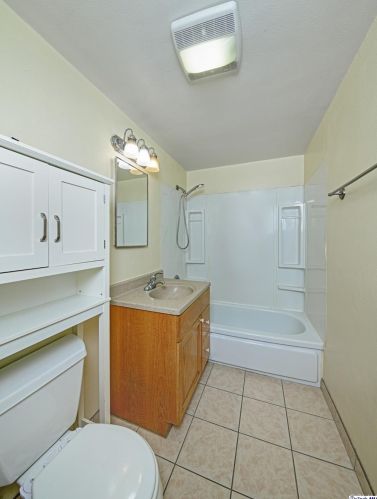 17536 Saticoy St, Van Nuys CA 91406-2333 exterior