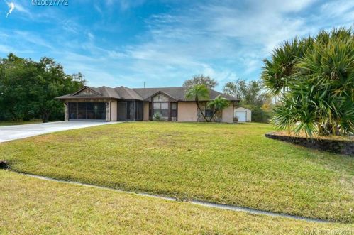 1301 Doric Ct, Fort Pierce, FL 34953-6843