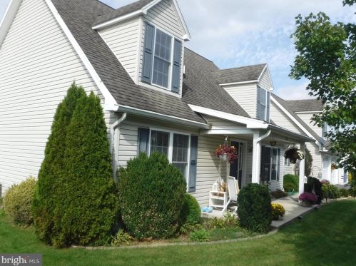 304 Barnett St, Paradise Park, PA 17068-9653