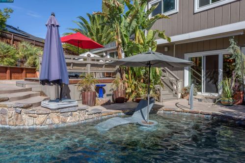 21 Shetland Ln, Concord CA  94523-1615 exterior