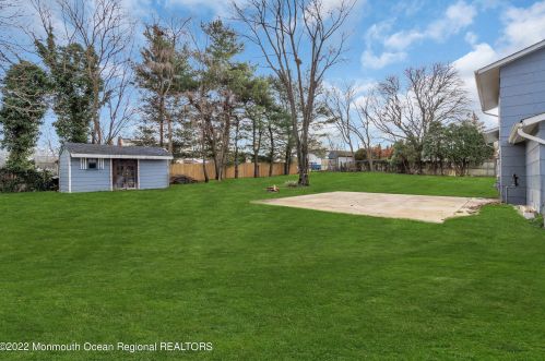 18 Oklahoma Dr, Jackson Twp NJ  08527-1502 exterior