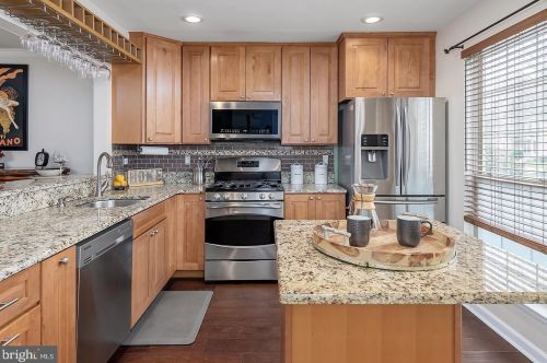 16 Woodbrook Dr, West Deptford, NJ 08051-2178