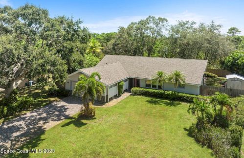475 10th Pl, Vero Beach, FL 32960-6833