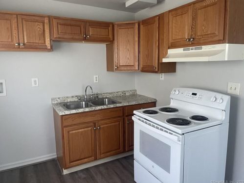 33 Central Ave, Groton CT  06340-5905 exterior