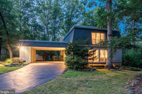 1407 Aldenham Ln, Herndon, VA 20190-3902