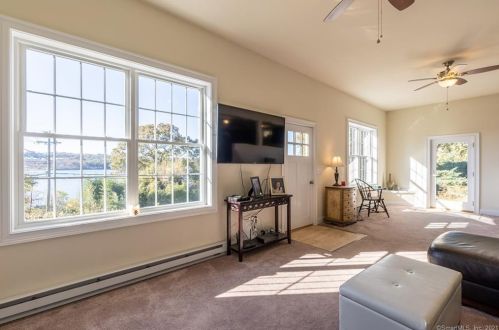 611 Military Hwy, Groton CT 06340-2468 exterior